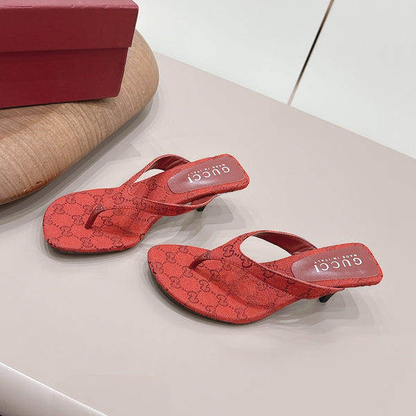 Gucci 26 Round Toe Flip-Flops 60 Red in Jacquard Fabric 739376
