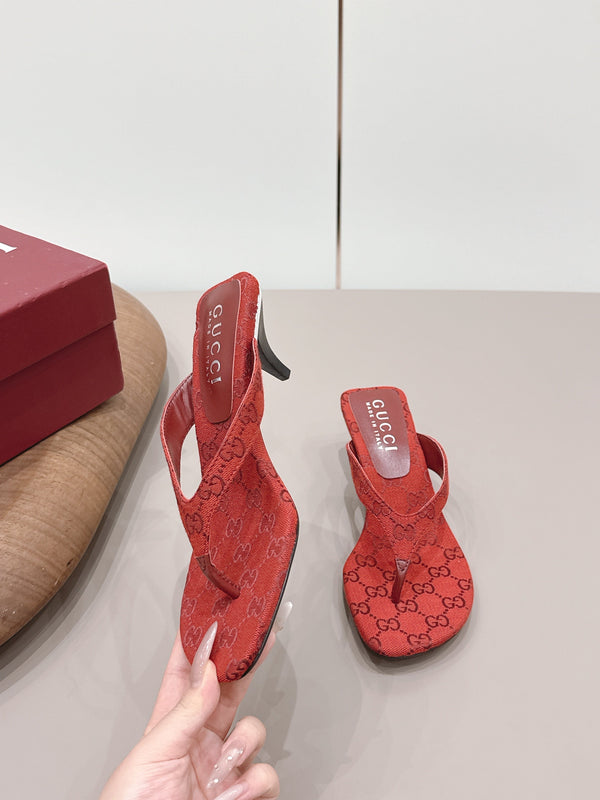 Gucci 26 Round Toe Flip-Flops 60 Red in Jacquard Fabric 739376
