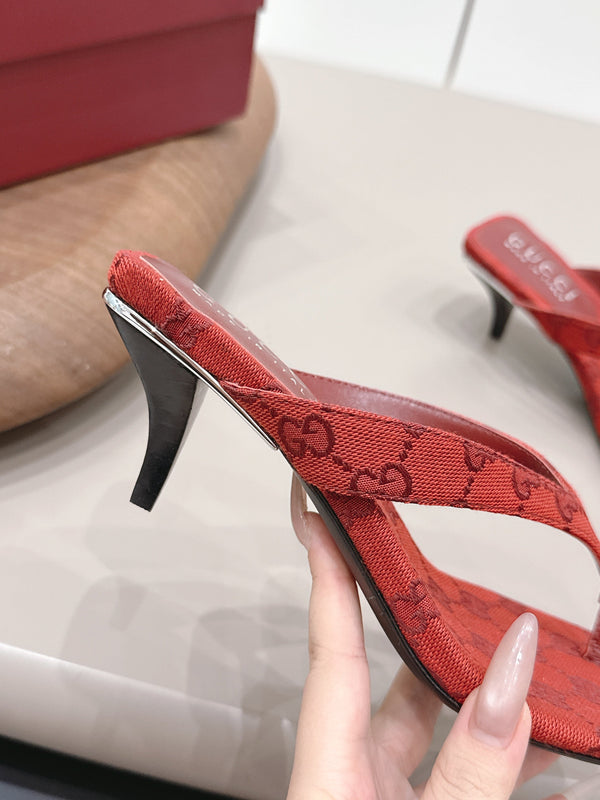 Gucci 26 Round Toe Flip-Flops 60 Red in Jacquard Fabric 739376
