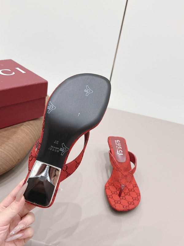 Gucci 26 Round Toe Flip-Flops 60 Red in Jacquard Fabric 739376