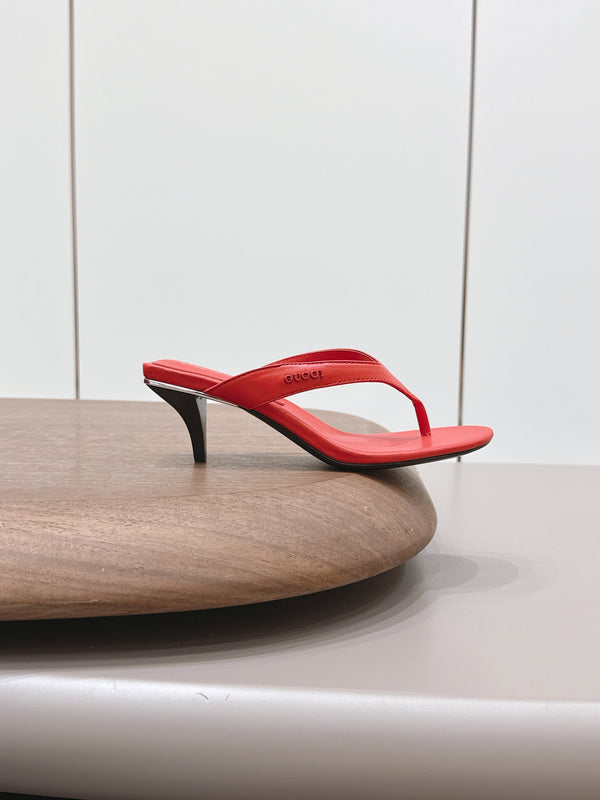 Gucci 26 Round Toe Flip-Flops 60 Red in Sheepskin 739373
