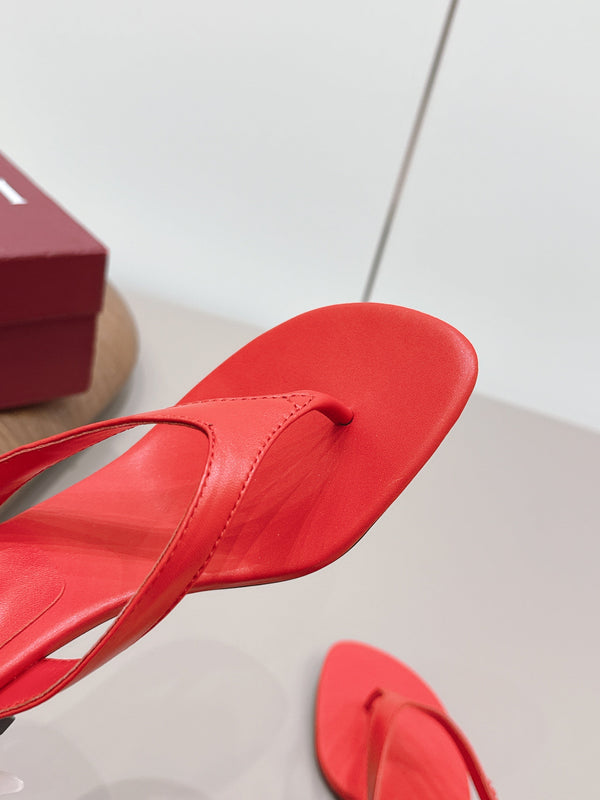 Gucci 26 Round Toe Flip-Flops 60 Red in Sheepskin 739373