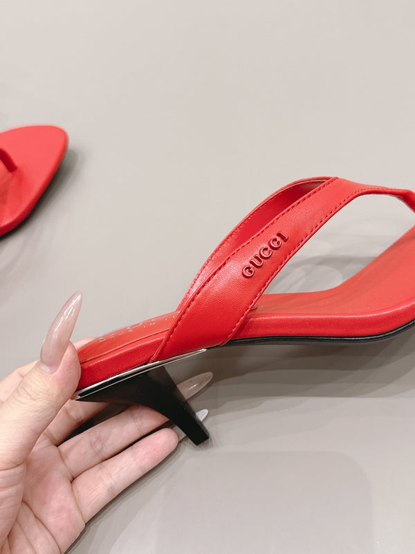 Gucci 26 Round Toe Flip-Flops 60 Red in Sheepskin 739373