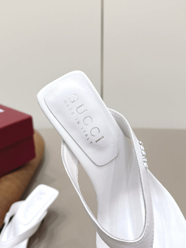 Gucci 26 Round Toe Flip-Flops 60 White in Sheepskin 739372