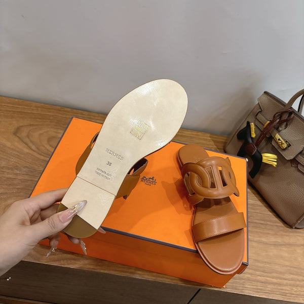 HM  Sandal Brown in Calfskin 743980