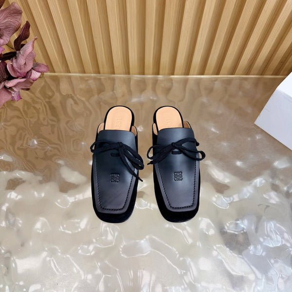 Loew Closed-Toe Slippers Black in Cowhide 749368