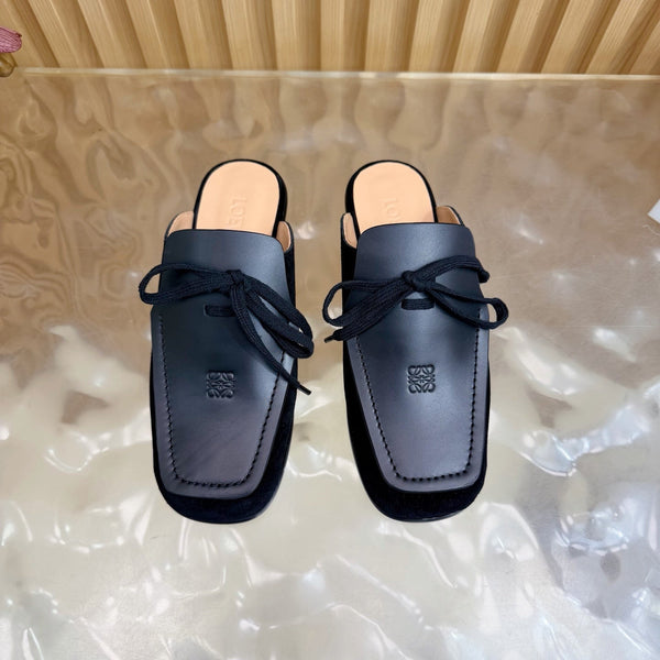 Loew Closed-Toe Slippers Black in Cowhide 749368
