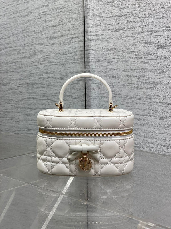 CD Bow-embellished Cosmetic Bag 17.5 White in Lambskin 286420