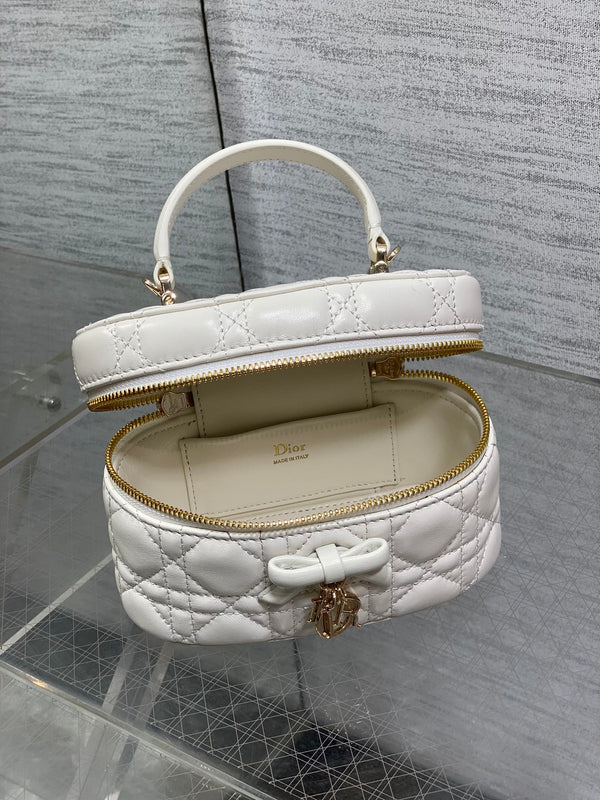 CD Bow-embellished Cosmetic Bag 17.5 White in Lambskin 286420
