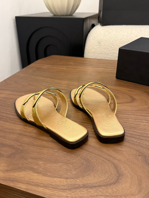 CC 26 Sandal Gold in Cowhide 748529