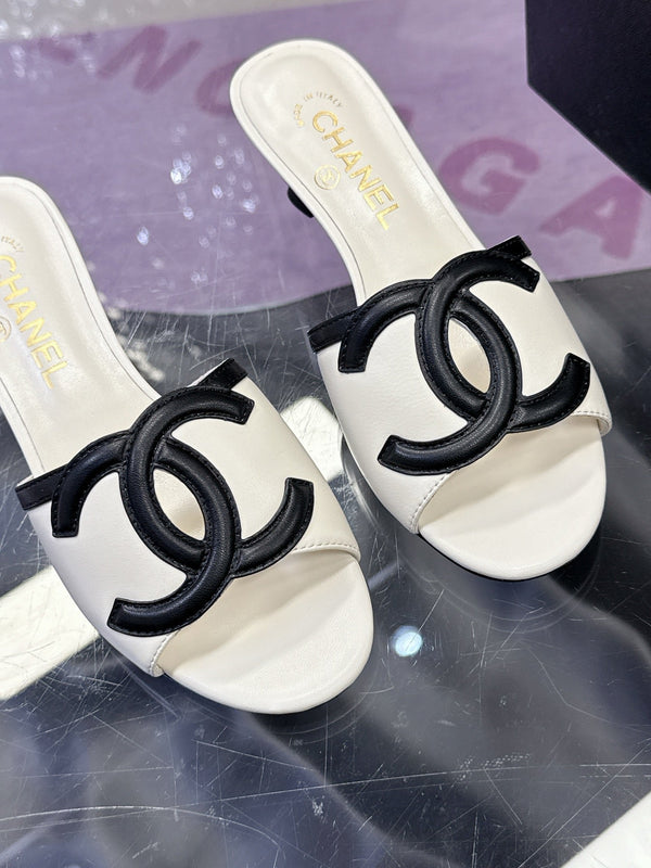 CC Double C Logo Kitten Heel 25mm Sandals White in Leather 757850