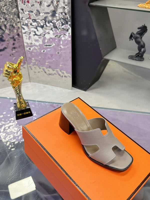 HM Sandal 90mm Light Gray in Cowhide 757945