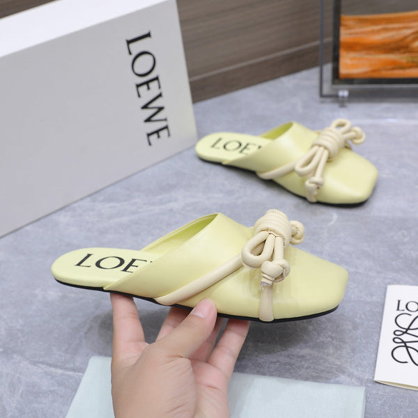 Loew 26 Knotted Closed-Toe Flat Mules Green Pastel in Lambskin 759433