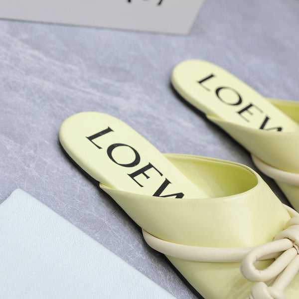 Loew 26 Knotted Closed-Toe Flat Mules Green Pastel in Lambskin 759433