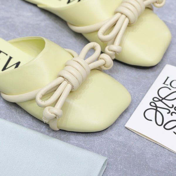 Loew 26 Knotted Closed-Toe Flat Mules Green Pastel in Lambskin 759433