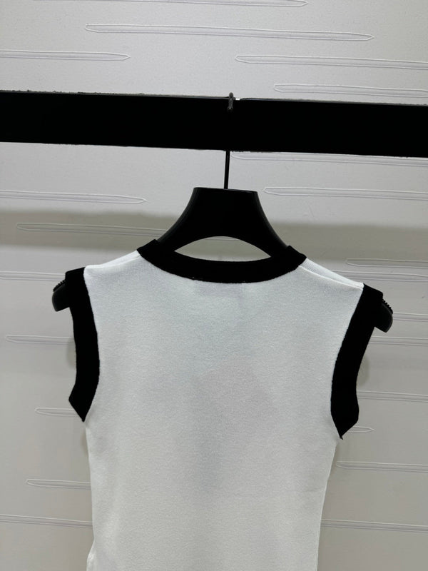 Miu 26 Crew Neck Vest White in Wool 382107