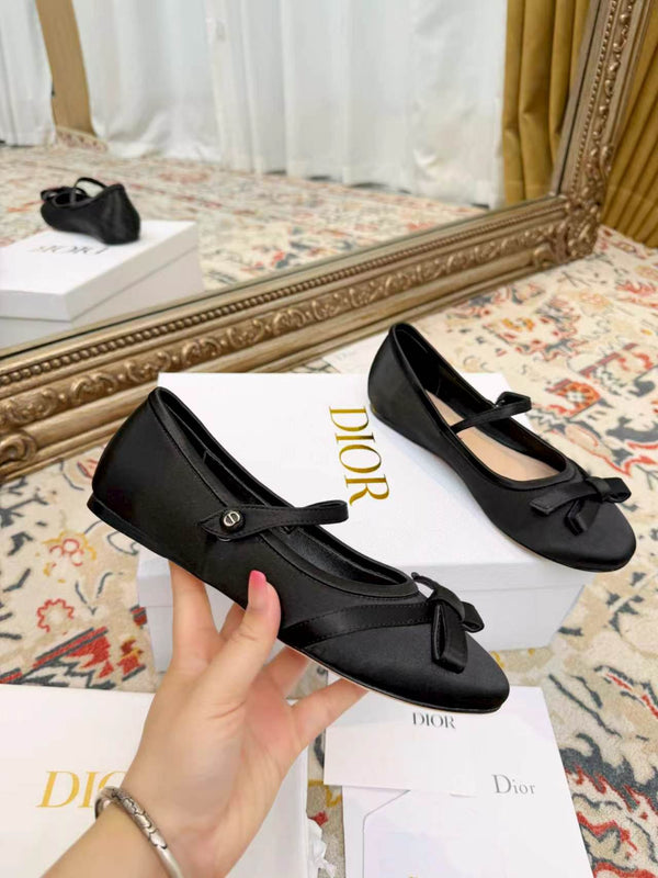 CD Ballerina Flats with a Bow Black in Silk Fabric 771788