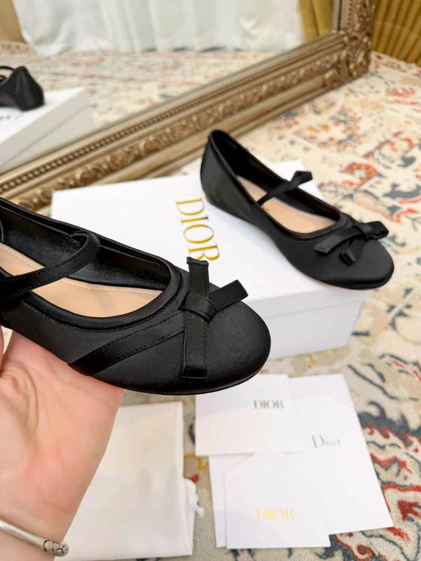 CD Ballerina Flats with a Bow Black in Silk Fabric 771788