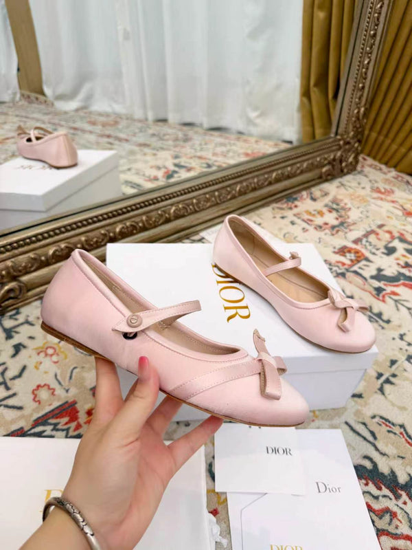 CD Ballerina Flats with a Bow Light Pink in Silk Fabric 771787