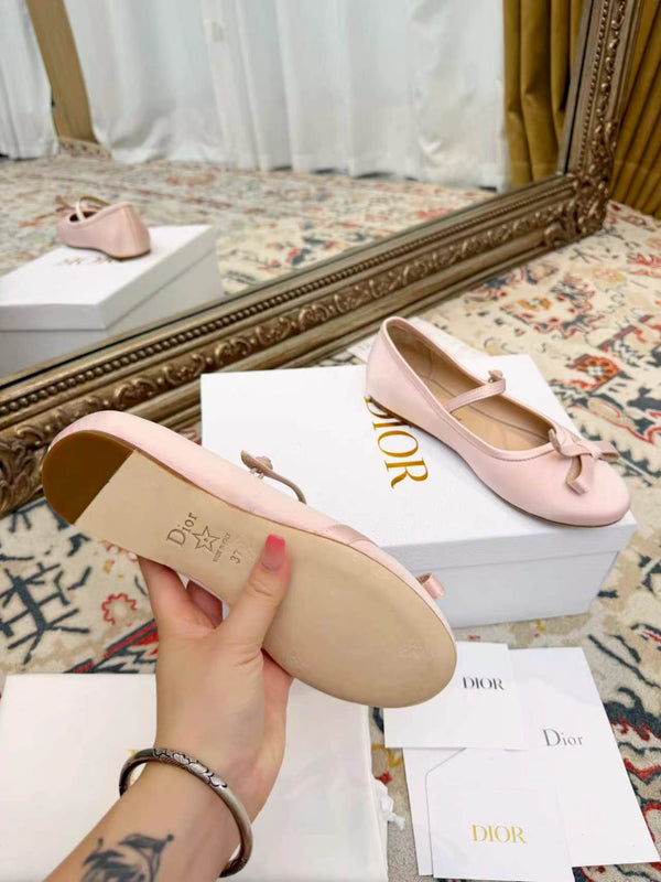 CD Ballerina Flats with a Bow Light Pink in Silk Fabric 771787