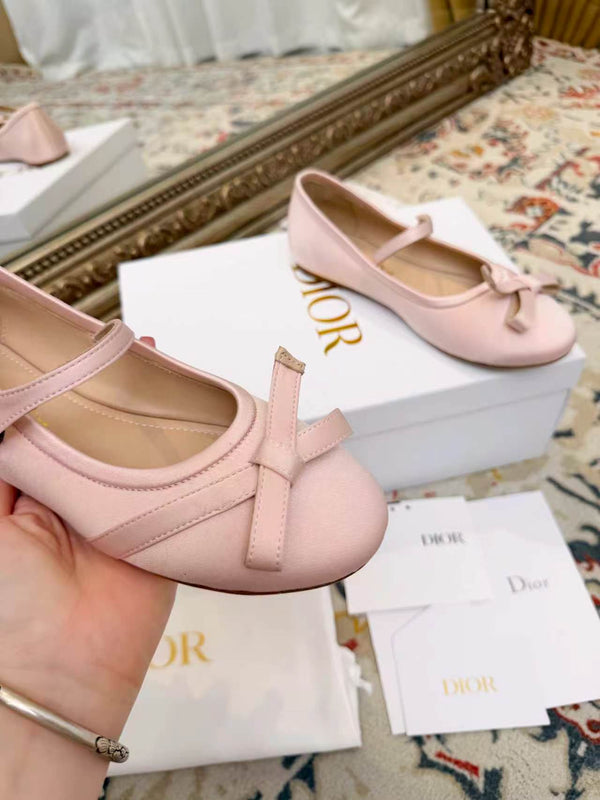 CD Ballerina Flats with a Bow Light Pink in Silk Fabric 771787