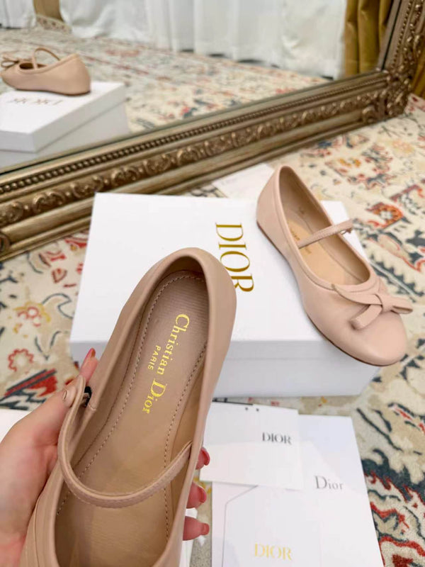 CD Ballerina Flats with a Bow Nude in Sheepskin 771785