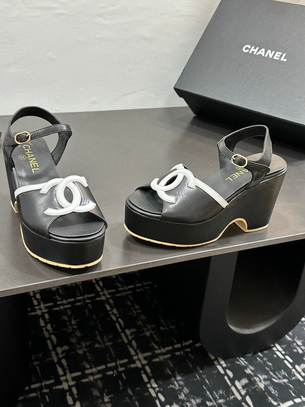 CC Platform Sandal Black in Sheepskin 784212
