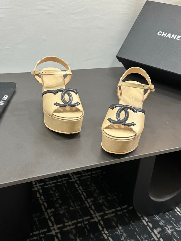 CC Platform Sandal Beige in Sheepskin 784210