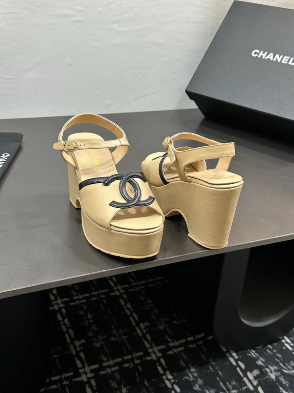 CC Platform Sandal Beige in Sheepskin 784210