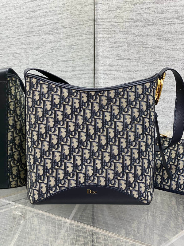 Sac seau CD Médaillon 26,5cm bleu marine en cuir de vachette 155530