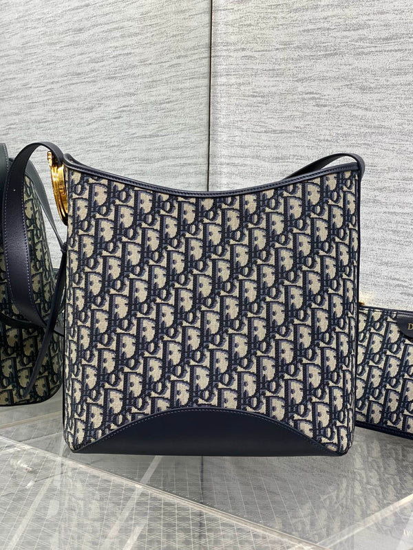 Sac seau CD Médaillon 26,5cm bleu marine en cuir de vachette 155530