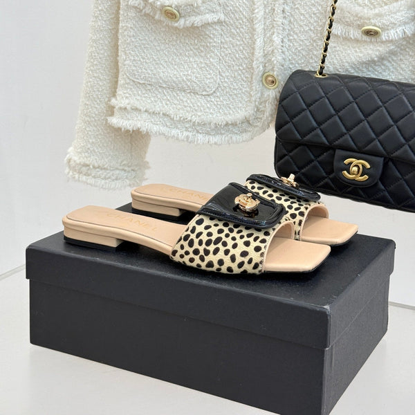 CC 26 Buckle Square Toe Slippers Biege in Horse hair 803184