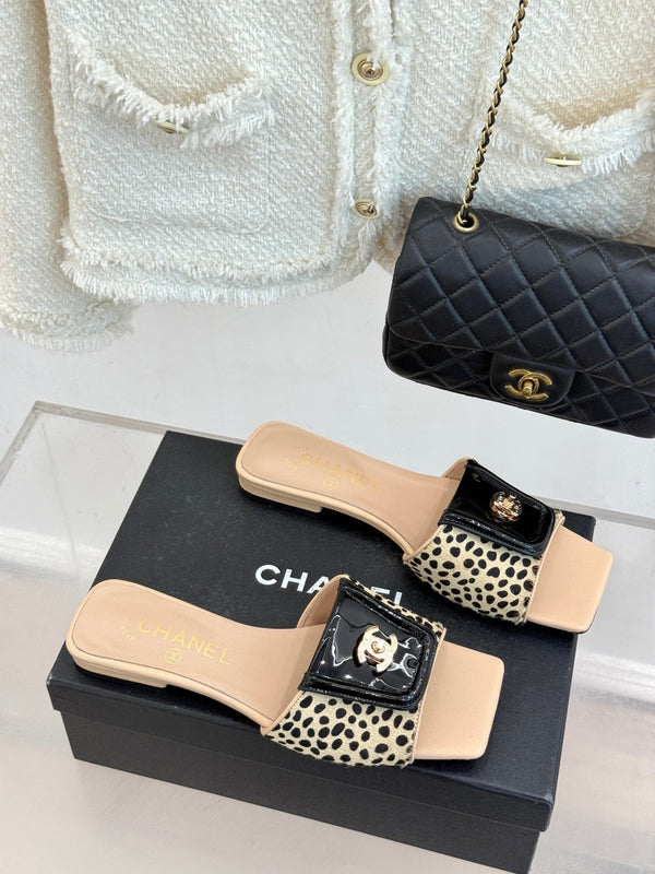 CC 26 Buckle Square Toe Slippers Biege in Horse hair 803184