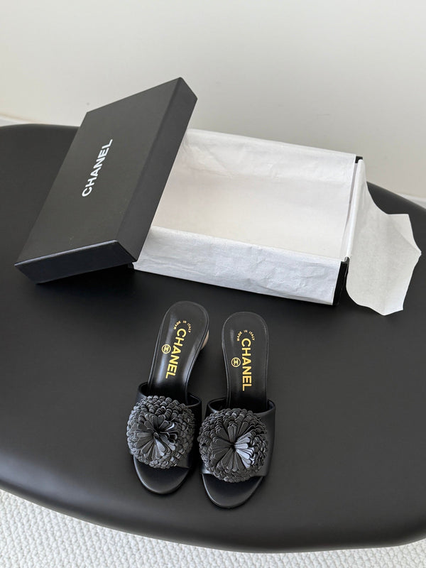 CC 26 Sandal 55mm Camellia Pearl Black in Cowhide 803188