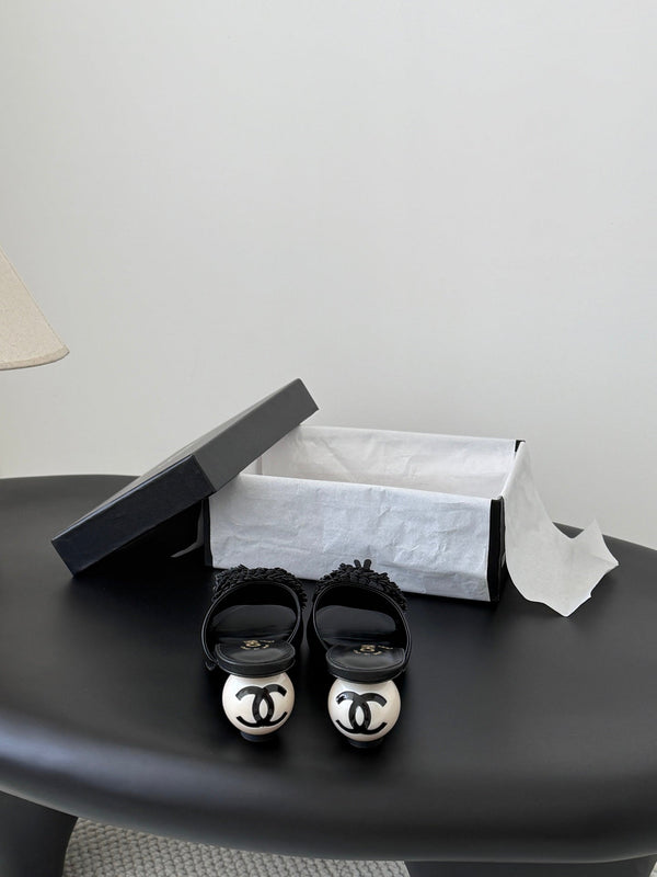 CC 26 Sandal 55mm Camellia Pearl Black in Cowhide 803188