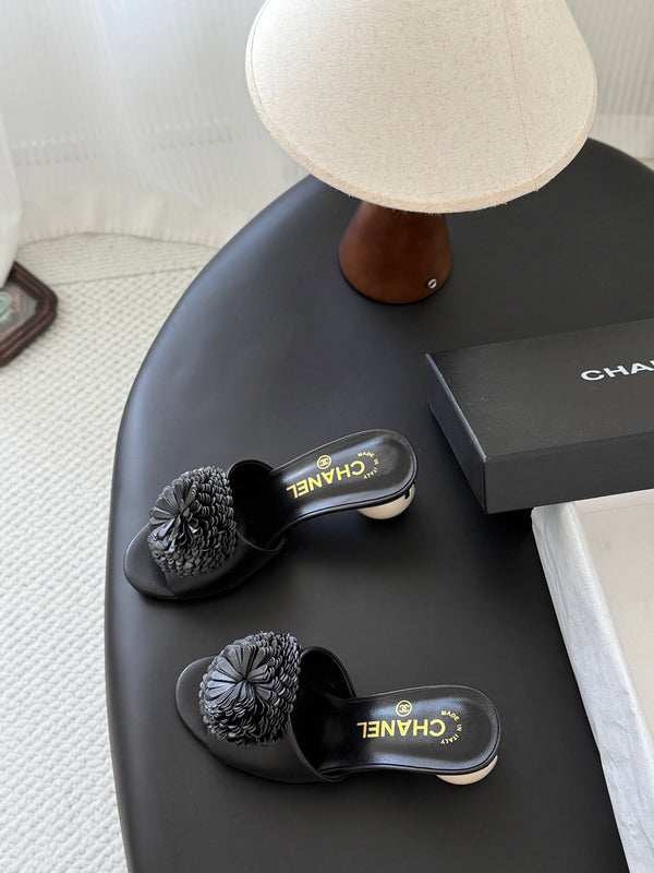CC 26 Sandal 55mm Camellia Pearl Black in Cowhide 803188