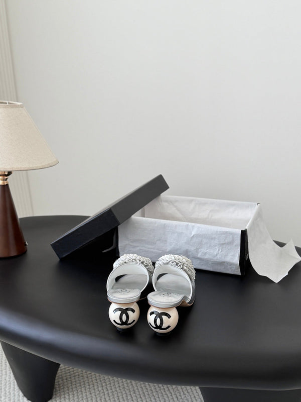CC 26 Sandal 55mm Camellia Pearl Silver in Cowhide 803189