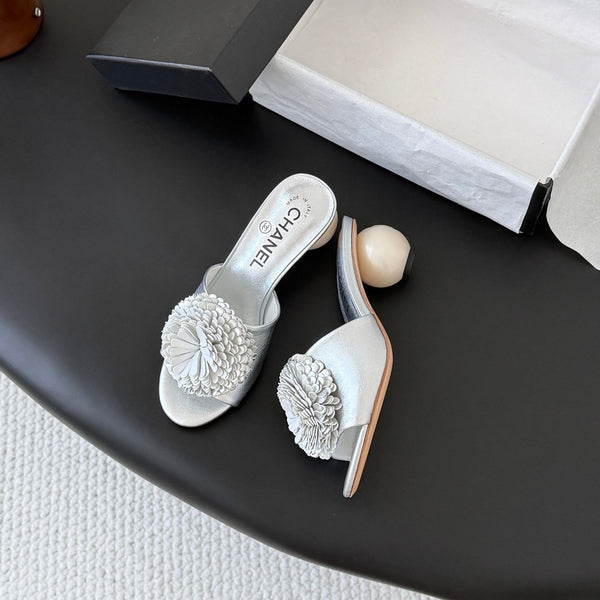 CC 26 Sandal 55mm Camellia Pearl Silver in Cowhide 803189