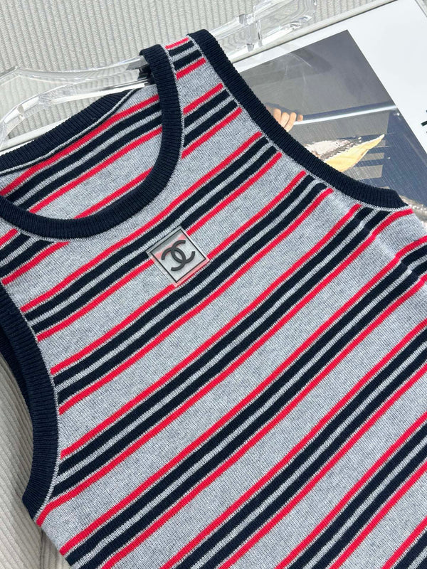 CC 26 Striped Color-Blocked Knit Vest Top Grey in Wool 387691