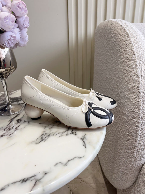 CC 26 Pump with Pearl Heels 65mm White in Cowhide 808020