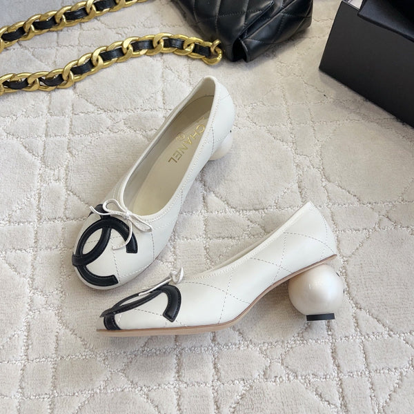 CC 26 Pump with Pearl Heels 65mm White in Cowhide 808020
