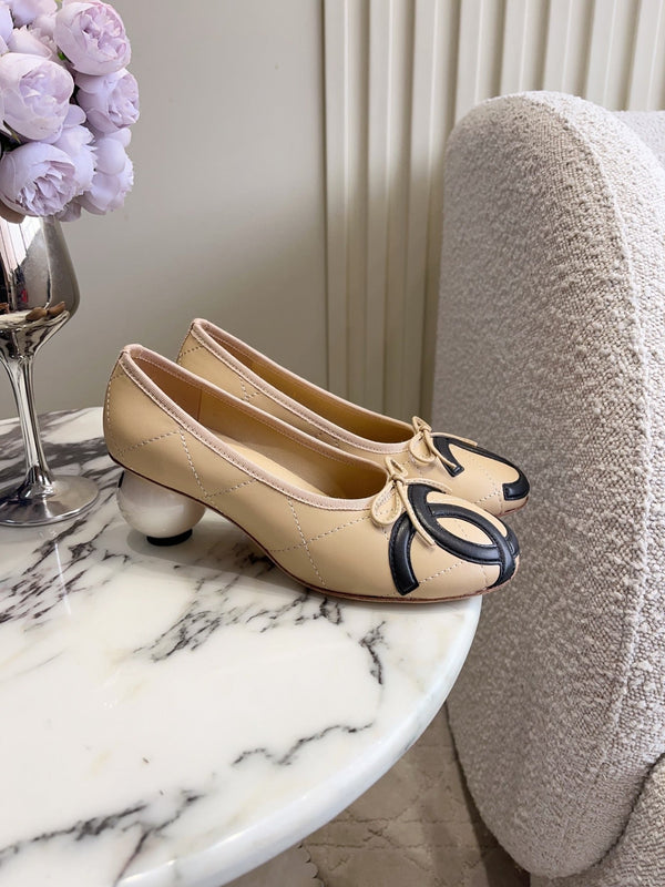CC 26 Pump with Pearl Heels 65mm Beige in Cowhide 808019