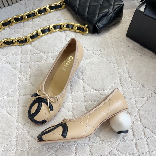 CC 26 Pump with Pearl Heels 65mm Beige in Cowhide 808019
