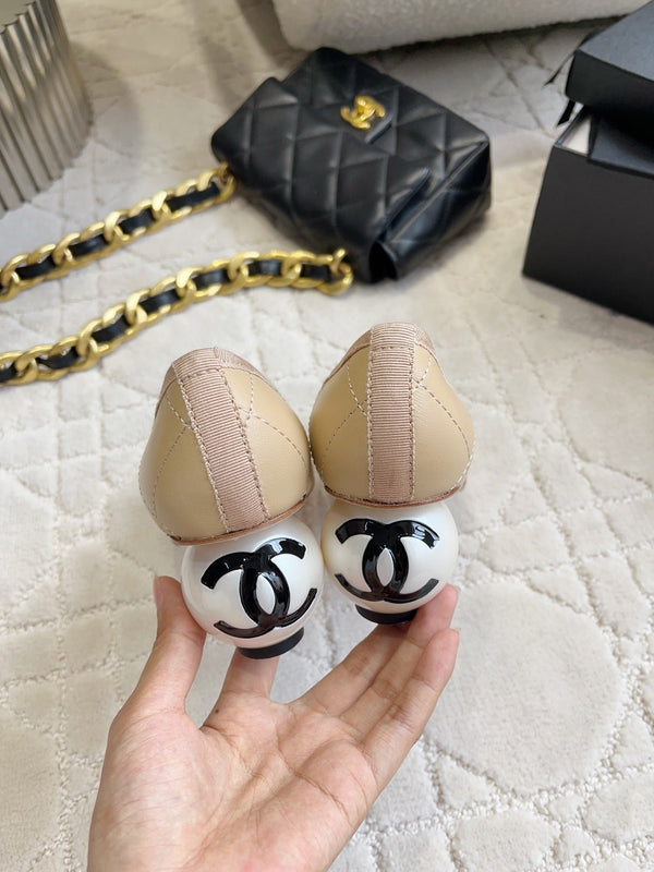 CC 26 Pump with Pearl Heels 65mm Beige in Cowhide 808019
