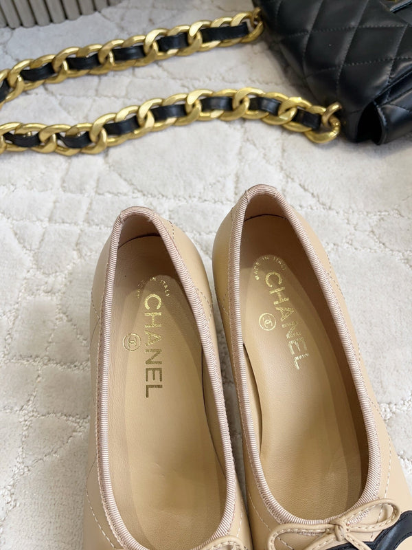 CC 26 Pump with Pearl Heels 65mm Beige in Cowhide 808019