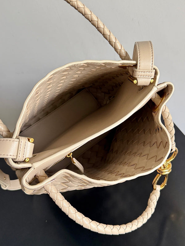 BV Andiamo Small Bucket Bag Light Begie 30cm Lambskin 855759