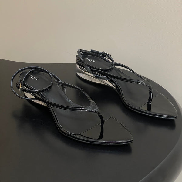 Alaia Thong Sandals Black 3cm Patent Leather 835291