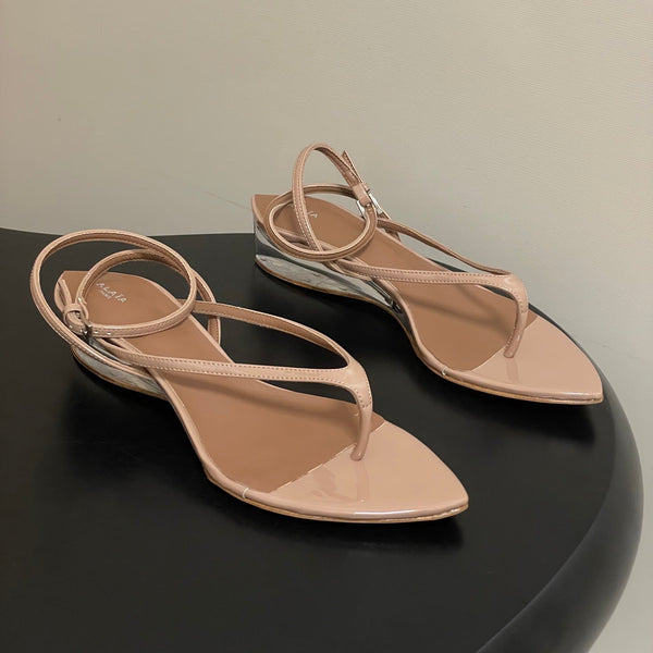 Alaia Thong Sandals Light Begie 3cm Patent Leather 835289
