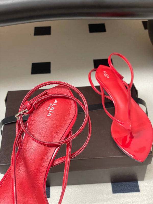Alaia Thong Sandals Red 3cm Patent Leather 835288