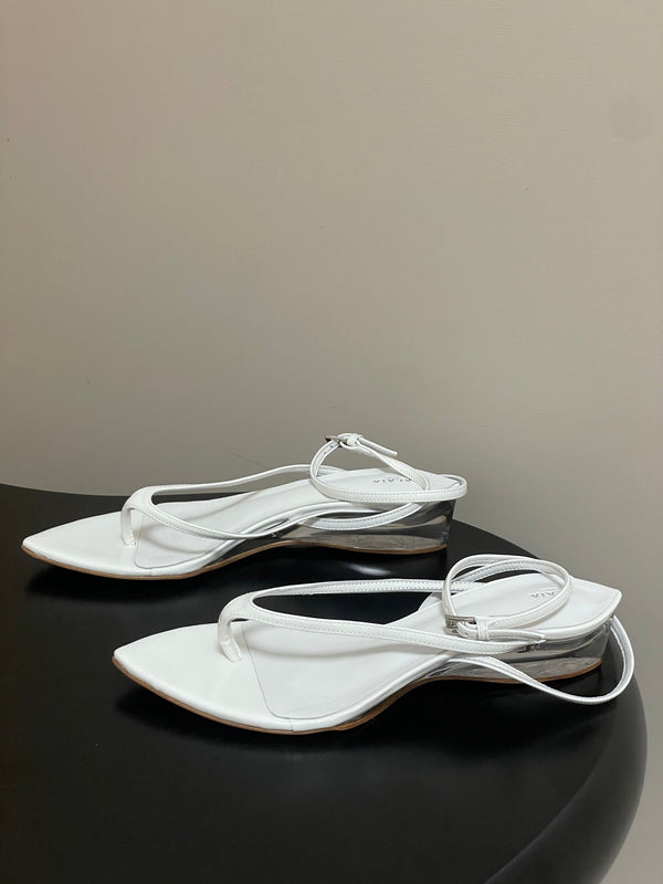 Alaia Thong Sandals White 3cm Patent Leather 835287